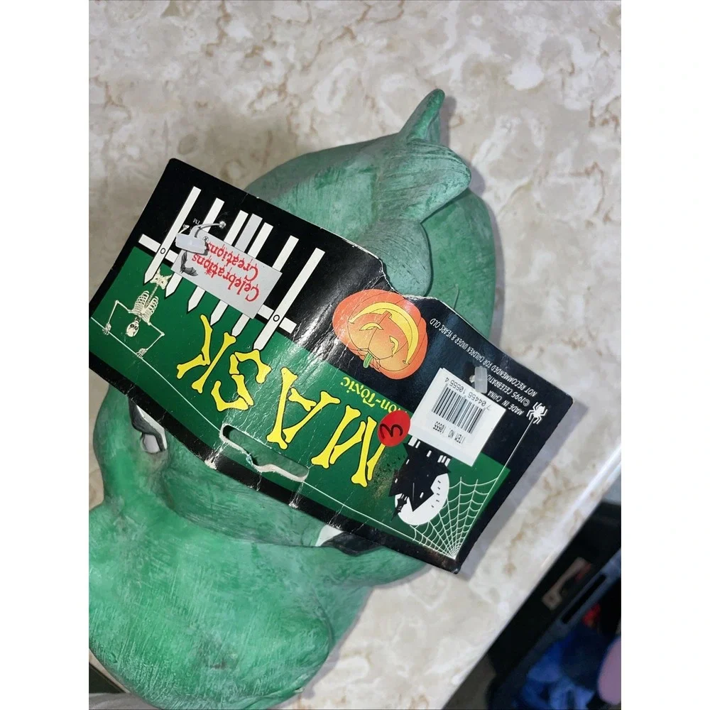 Celebrations Creations Green Lizard Rubber Halloween Mask 1995‎ with tags